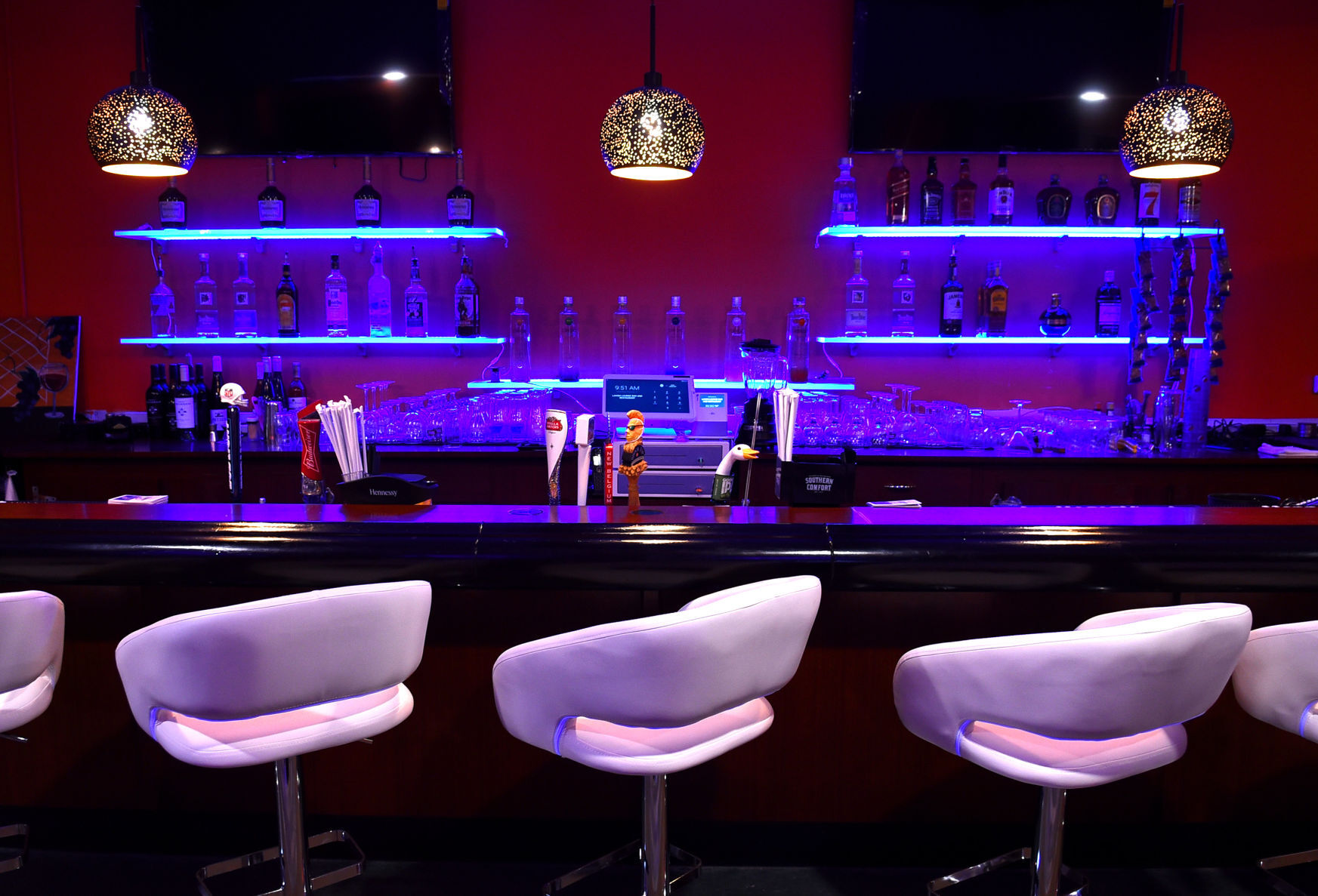 Lavish Lounge 6